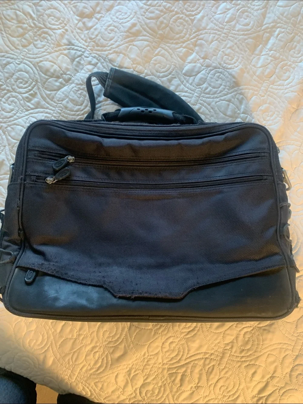 Oakley durable messenger